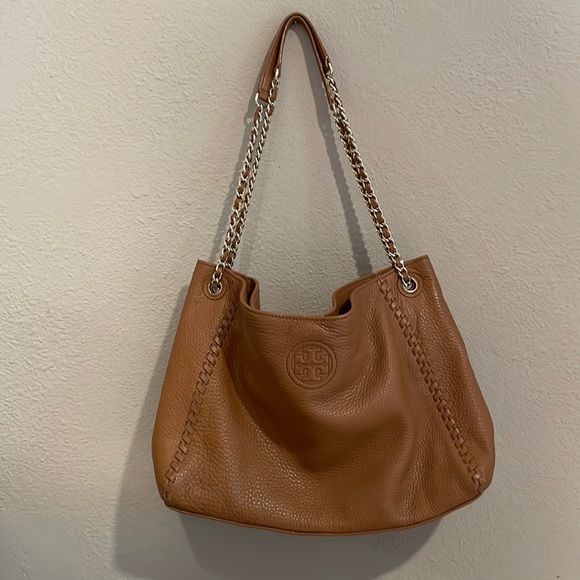 Tory Burch Women's Marion Chain Shoulder Slouchy Tote in Bark - Picture 3 of 13